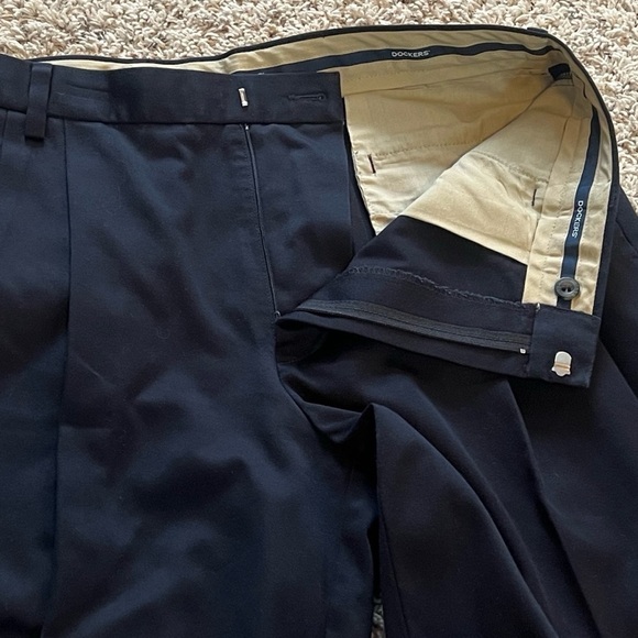 Dockers Men’s Classic Fit Pleated Dress Pants Dark Blue Navy 36x29 Pockets - Picture 7 of 7
